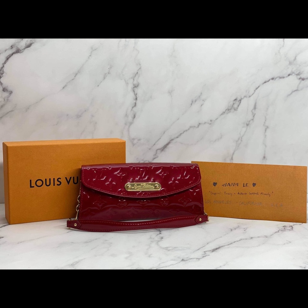 Red clutch